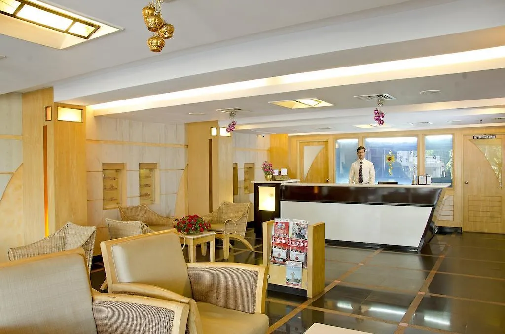 Lotus 8 Hotel Nedumbassery