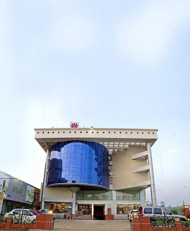 Lotus 8 Hotel Nedumbassery